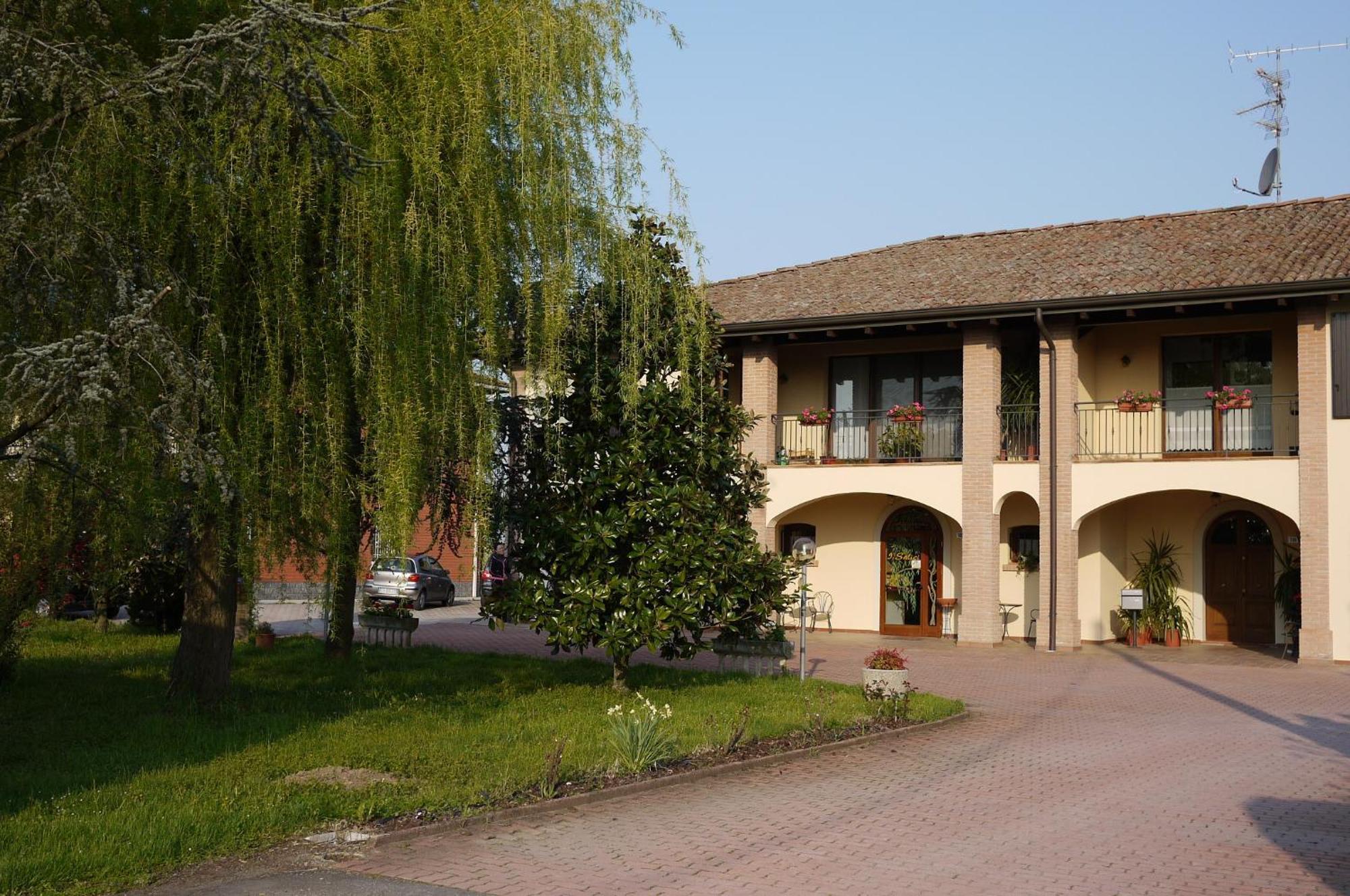 Agriturismo Mongiorgi "I Salici" Anzola dell'Emilia Exterior photo